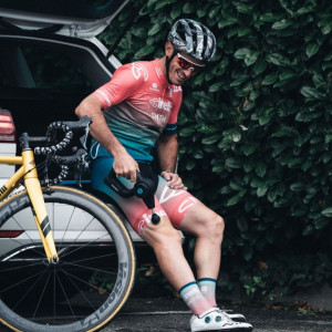 FIXX 1.0  перкусійний масажер Compex